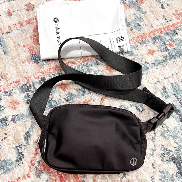 lululemon athletica Handbags - Lululemon everywhere bag belt fanny pack crossbody black 1L
